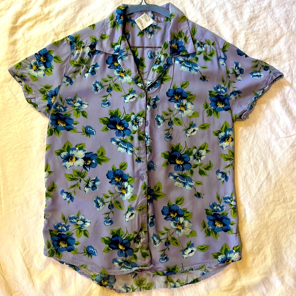 Vintage floral shirt-sleeved button up